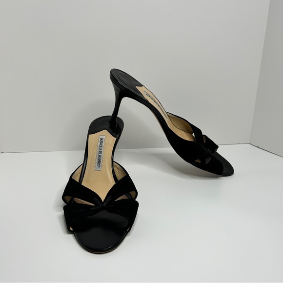 Manolo Blahnik Black Suede kitten heels Sz 40.5 - Picture 1 of 9